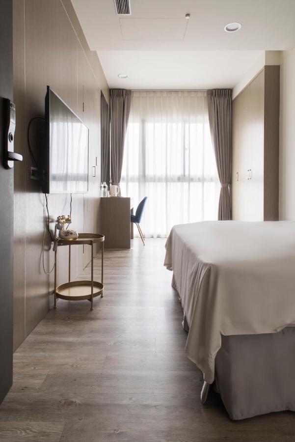 Whoops Hotel Taichung Esterno foto