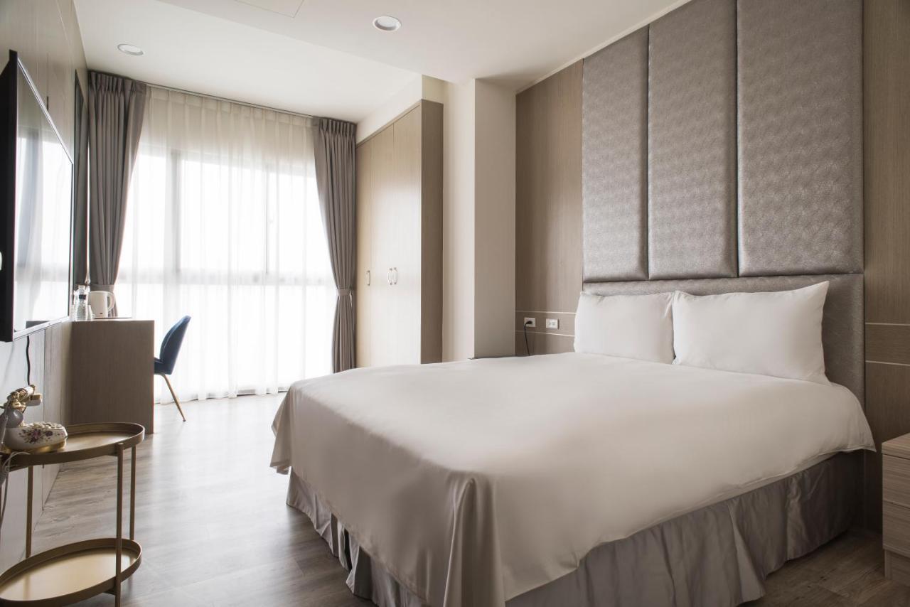 Whoops Hotel Taichung Esterno foto
