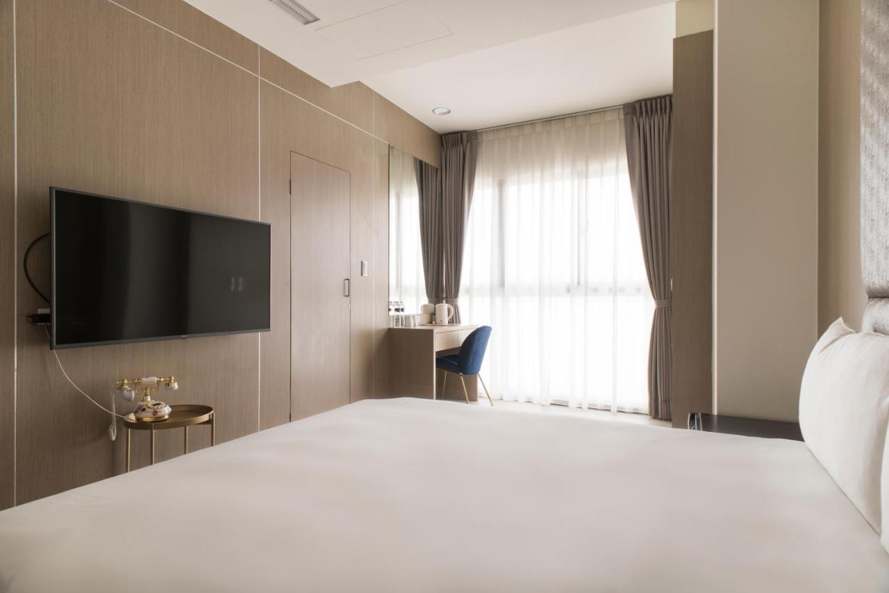Whoops Hotel Taichung Esterno foto