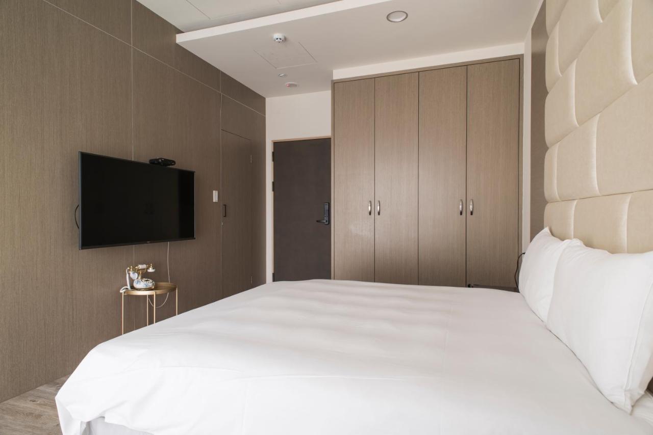 Whoops Hotel Taichung Esterno foto