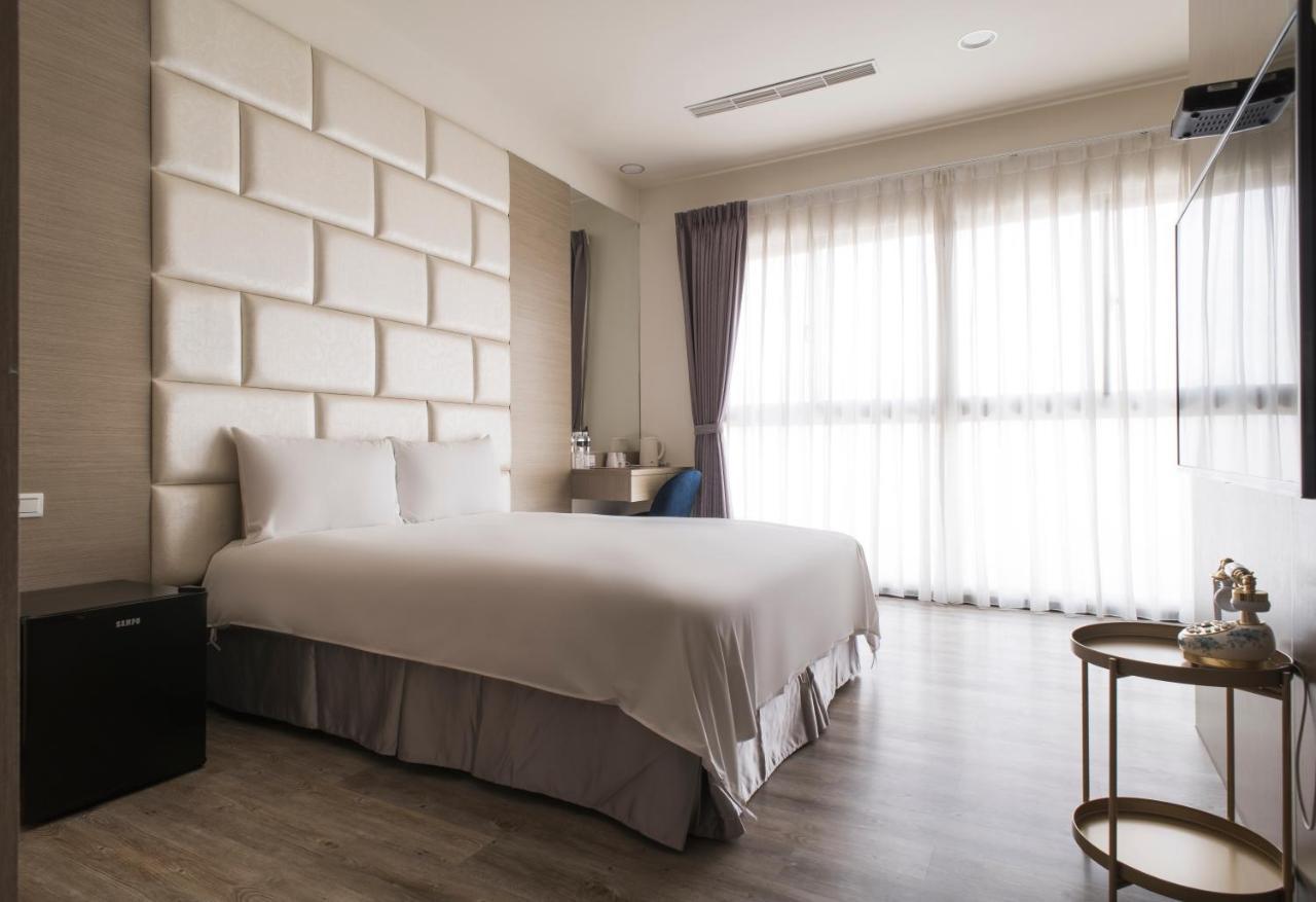 Whoops Hotel Taichung Esterno foto