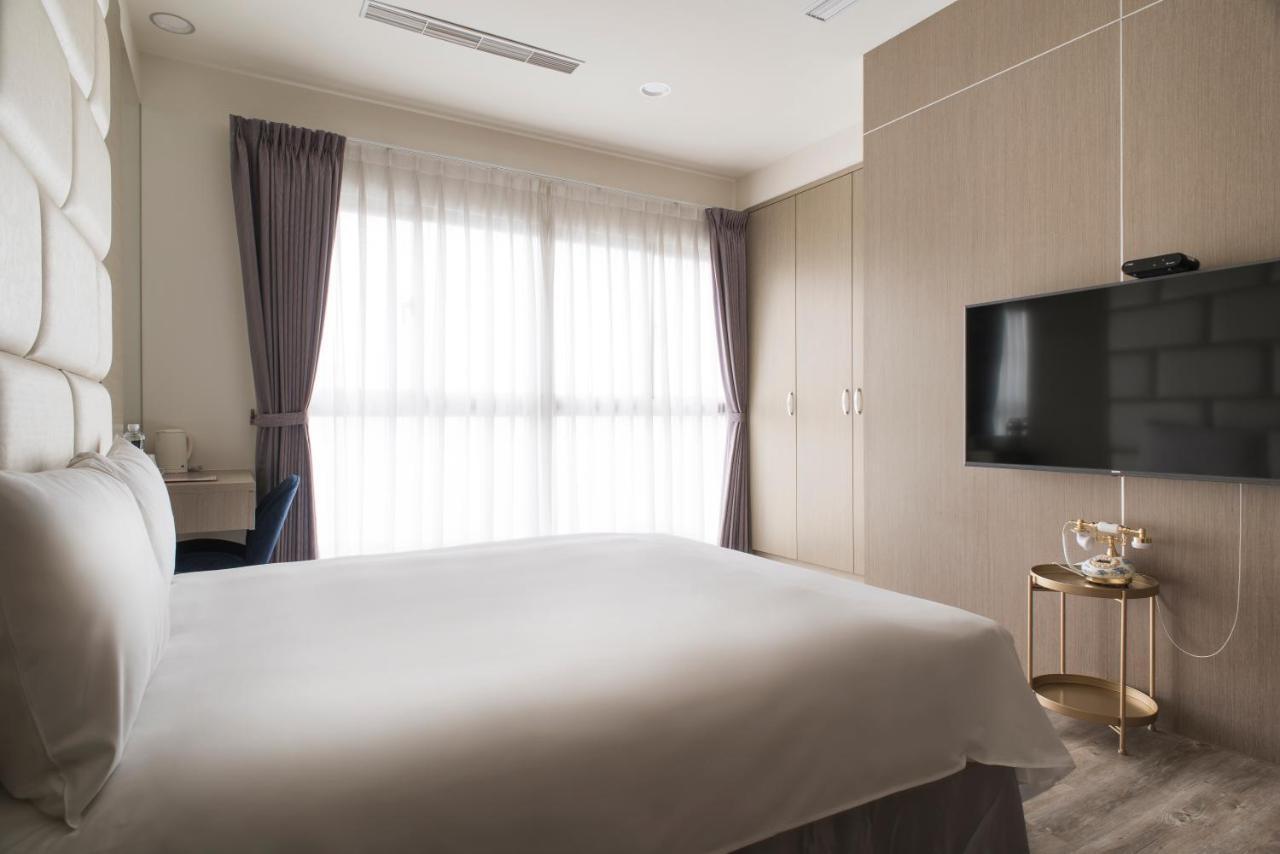 Whoops Hotel Taichung Esterno foto