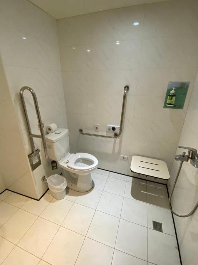 Whoops Hotel Taichung Esterno foto