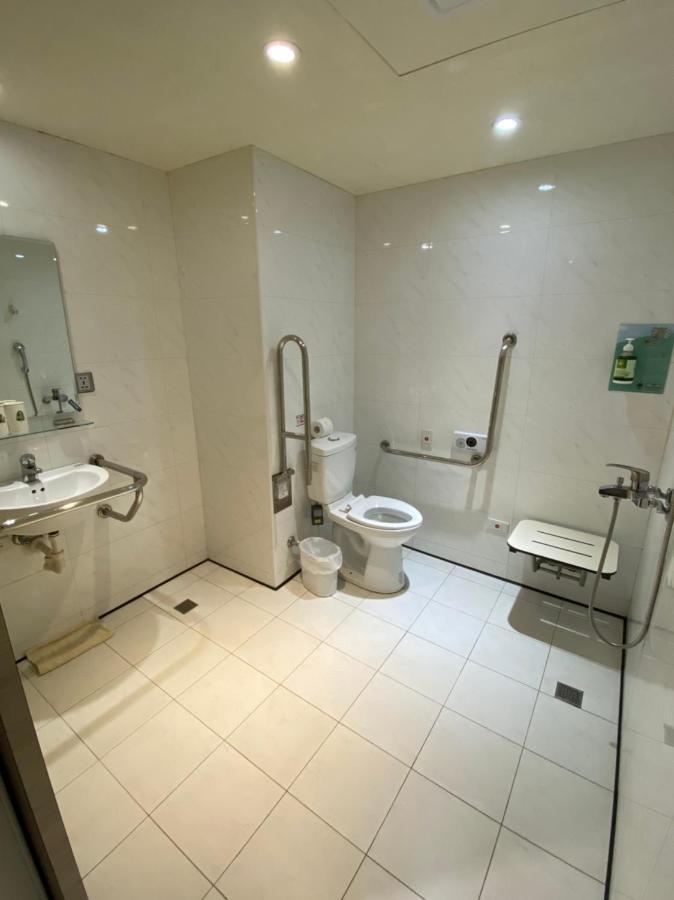 Whoops Hotel Taichung Esterno foto