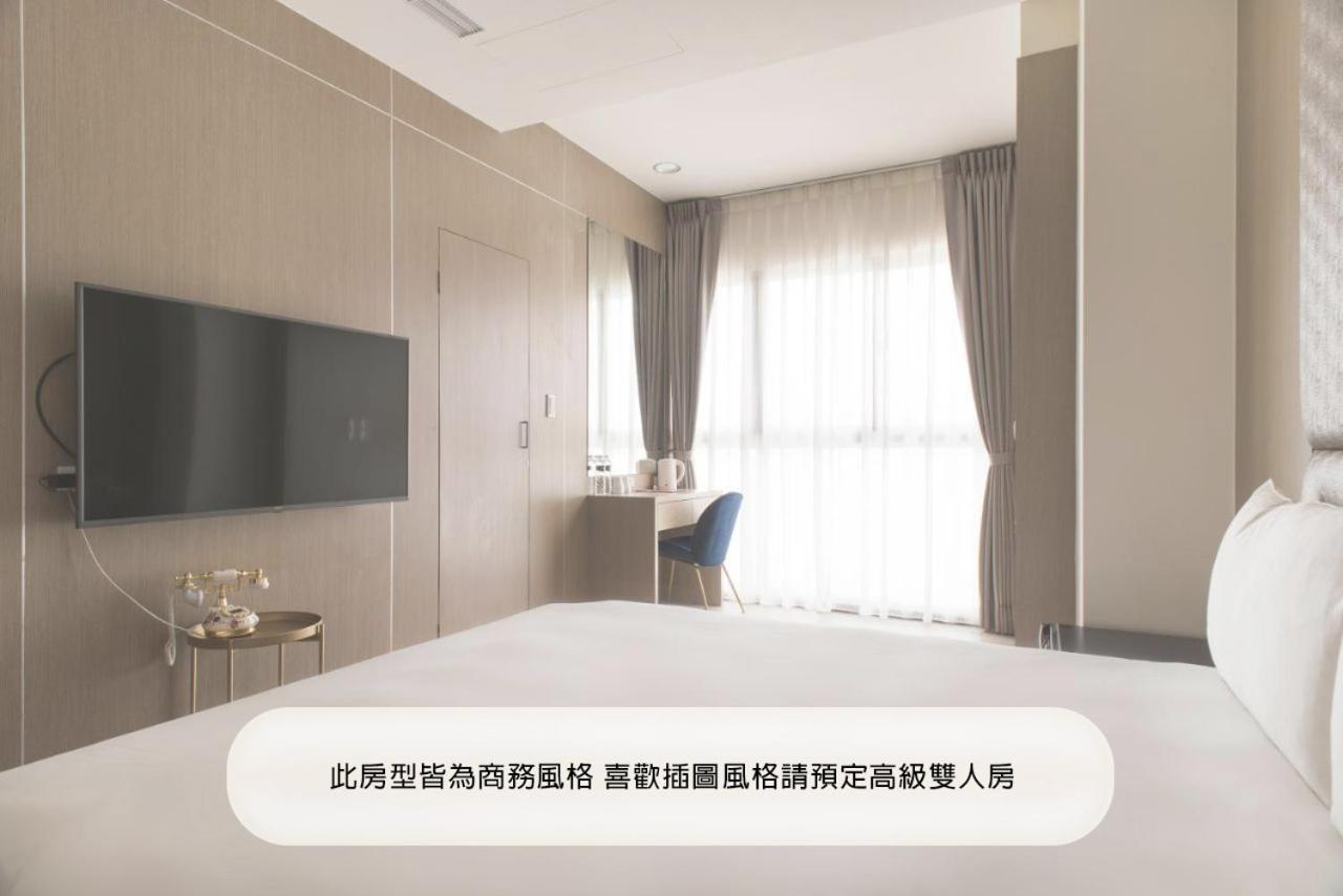Whoops Hotel Taichung Esterno foto