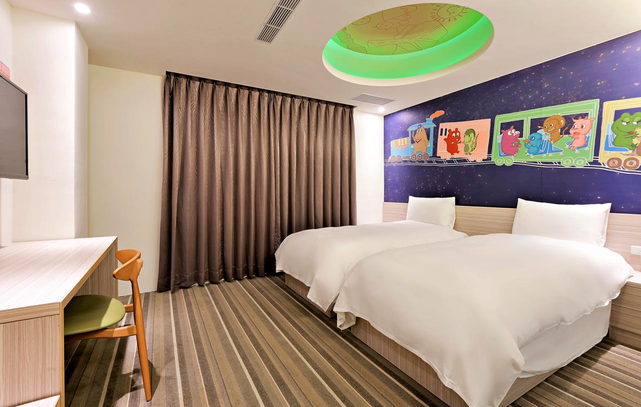 Whoops Hotel Taichung Esterno foto