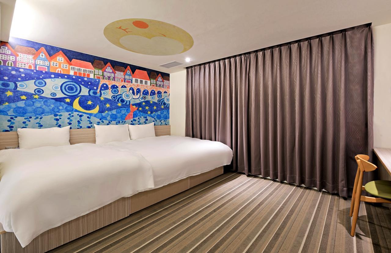 Whoops Hotel Taichung Esterno foto