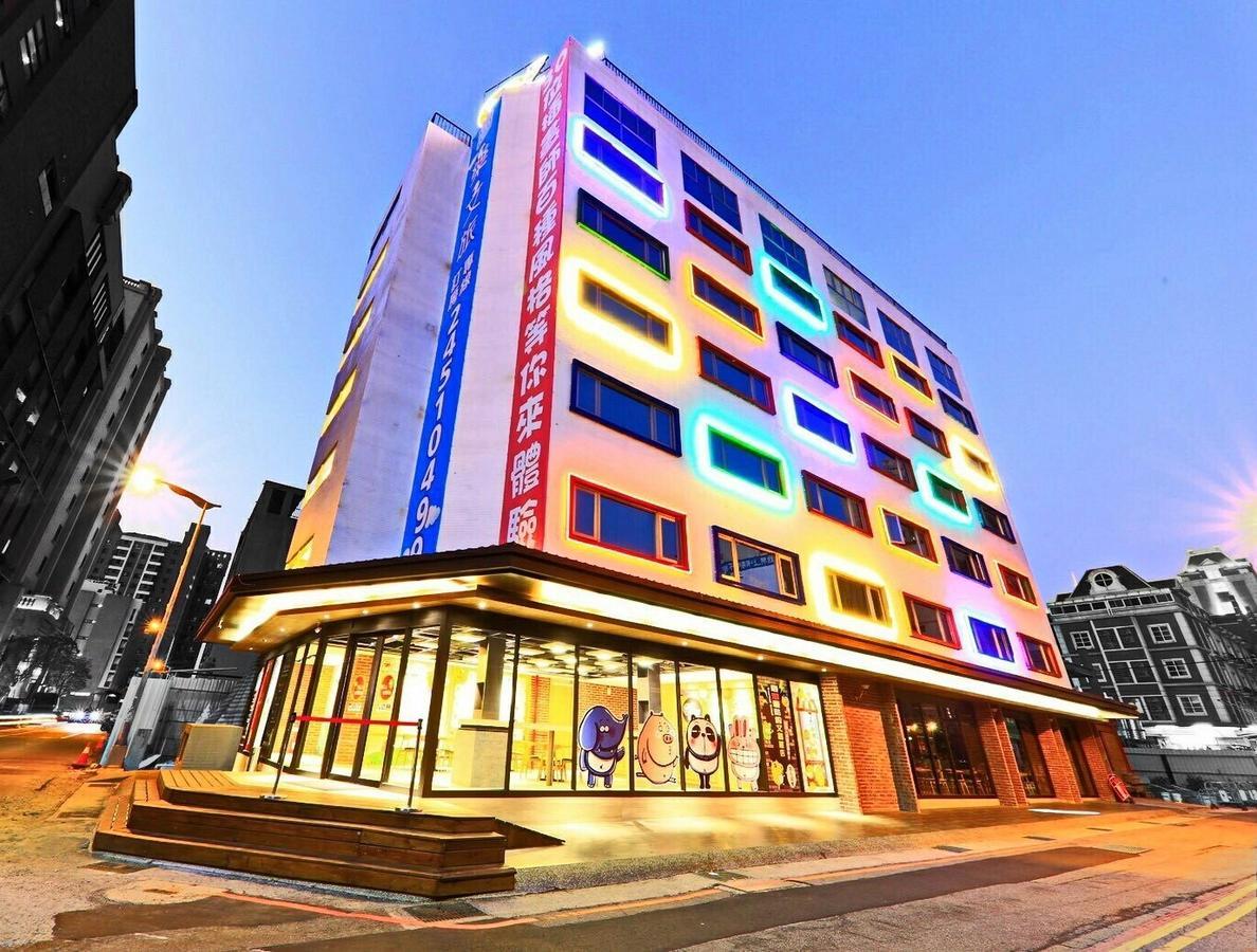 Whoops Hotel Taichung Esterno foto