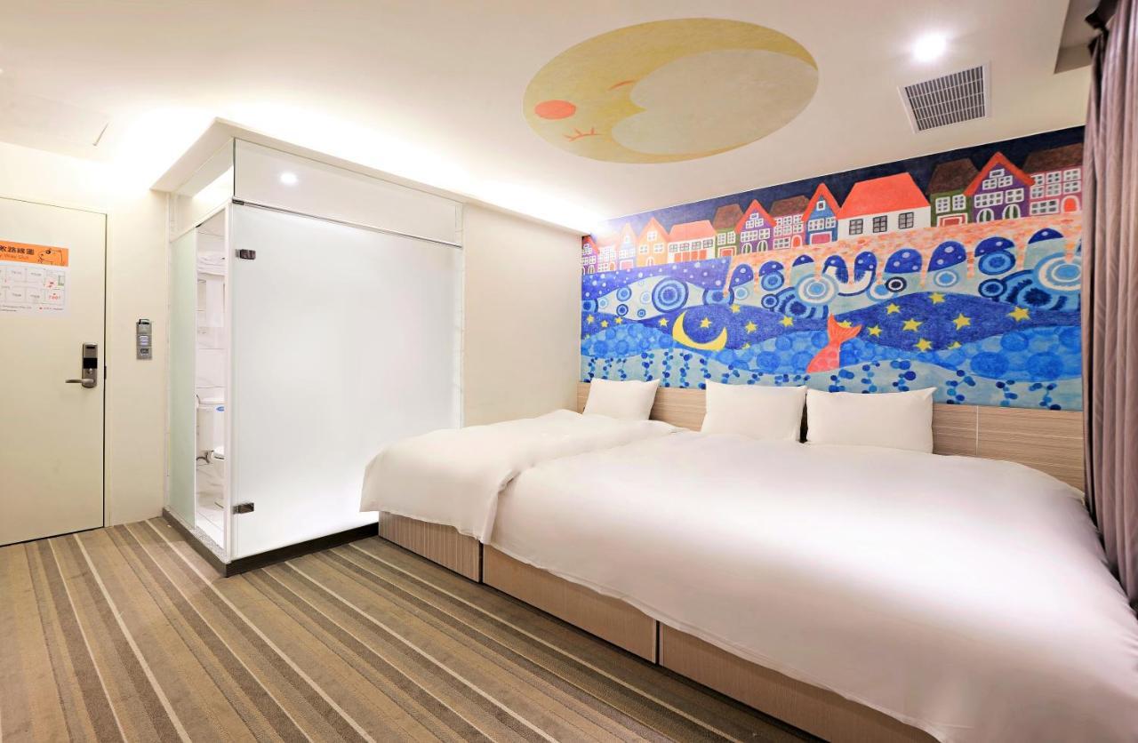 Whoops Hotel Taichung Esterno foto