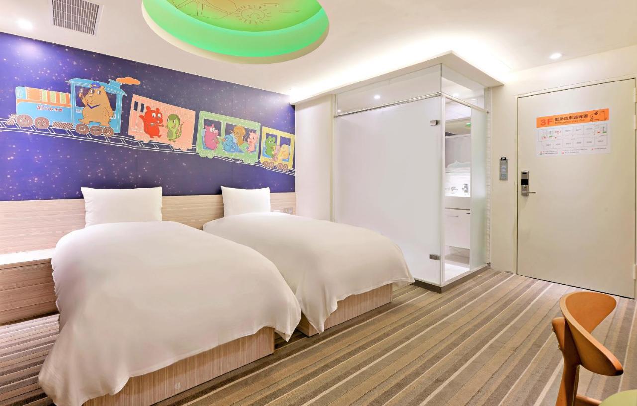 Whoops Hotel Taichung Esterno foto