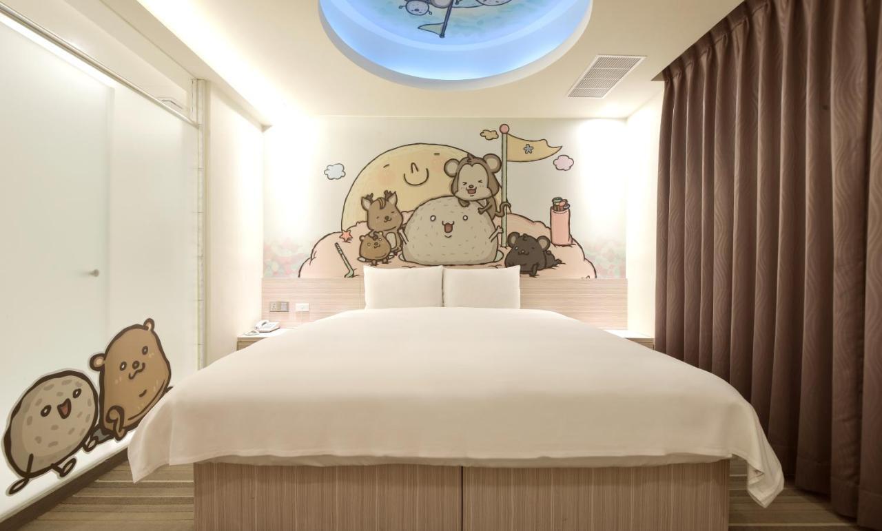 Whoops Hotel Taichung Esterno foto