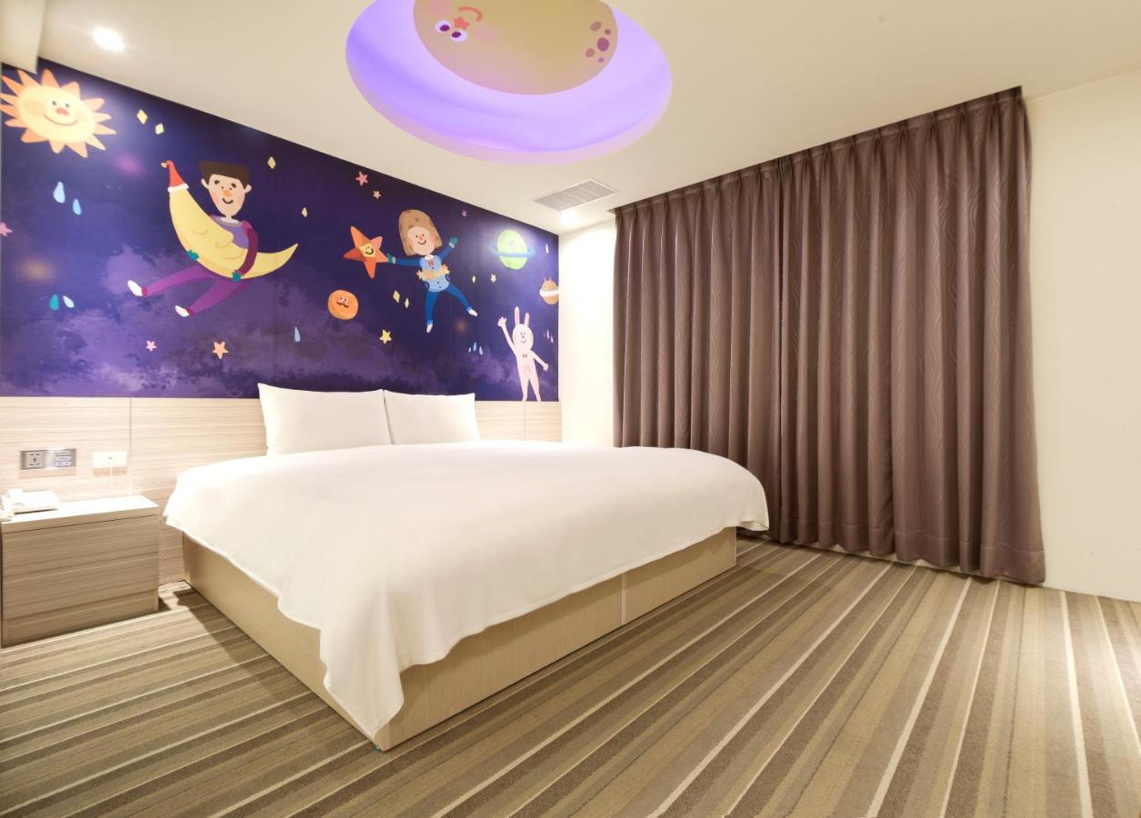 Whoops Hotel Taichung Esterno foto