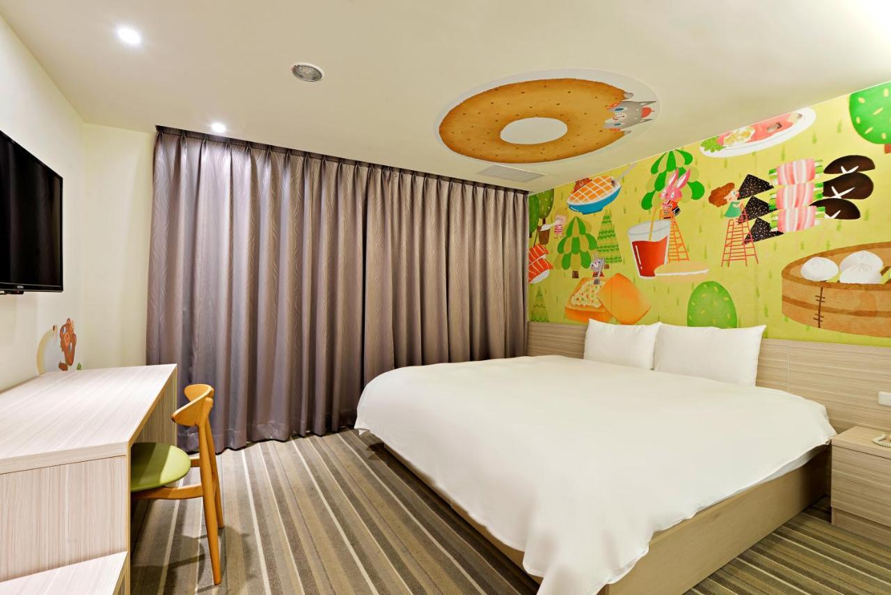 Whoops Hotel Taichung Esterno foto