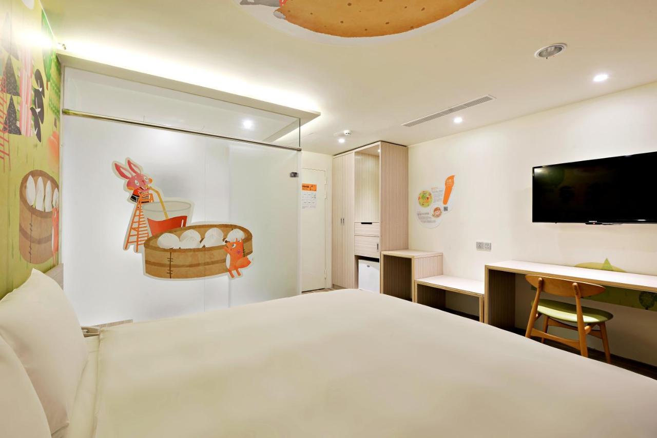 Whoops Hotel Taichung Esterno foto