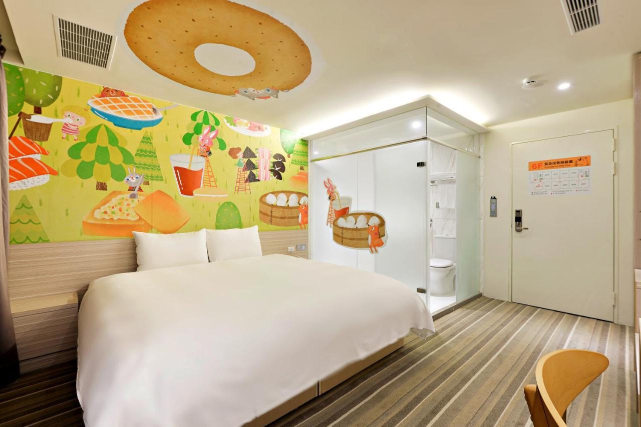 Whoops Hotel Taichung Esterno foto